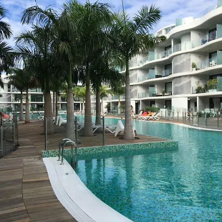 The Waves, Luxurious 5*, Wifi, Olympic Pool Apartment *
