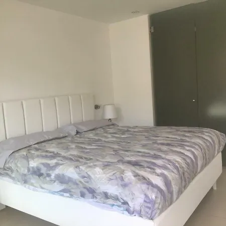 The Waves, Luxurious 5*, Wifi, Olympic Pool Apartment *