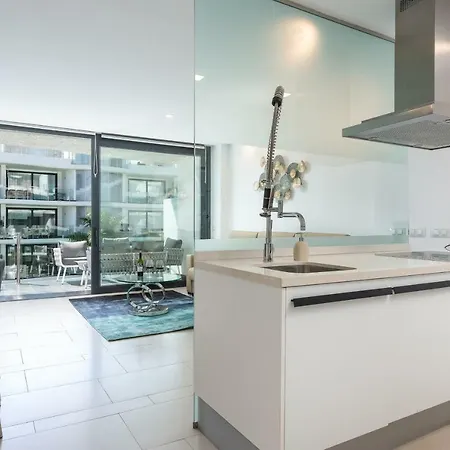 The Waves, Luxurious 5*, Wifi, Olympic Pool Apartment *