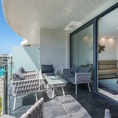 Apartment The Waves, Luxurious 5*, Wifi, Olympic Pool *