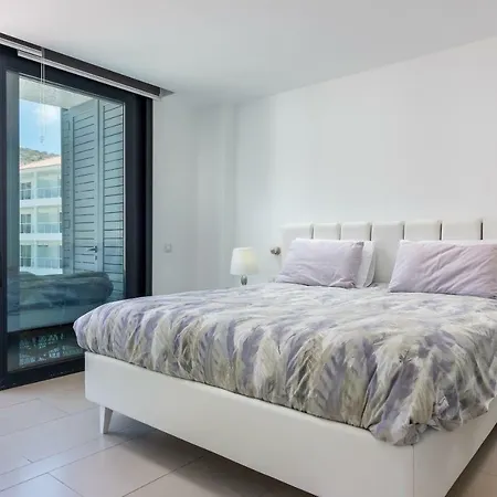 The Waves, Luxurious 5*, Wifi, Olympic Pool