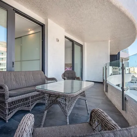 The Waves, Luxurious 5*, Wifi, Olympic Pool * Palm-mar